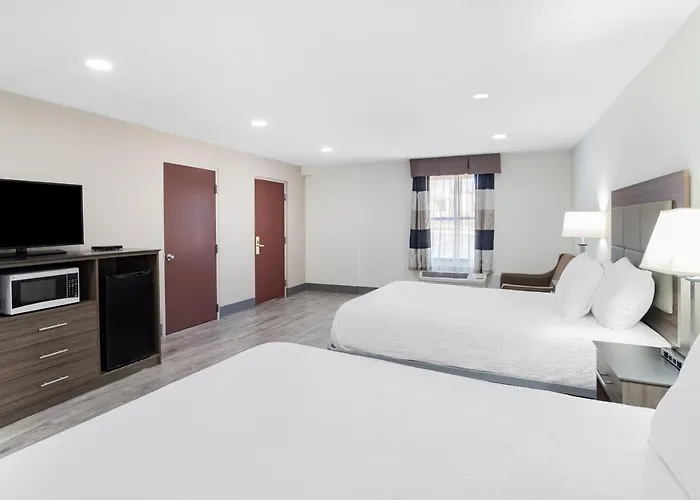 Ramada By Wyndham Hendersonville