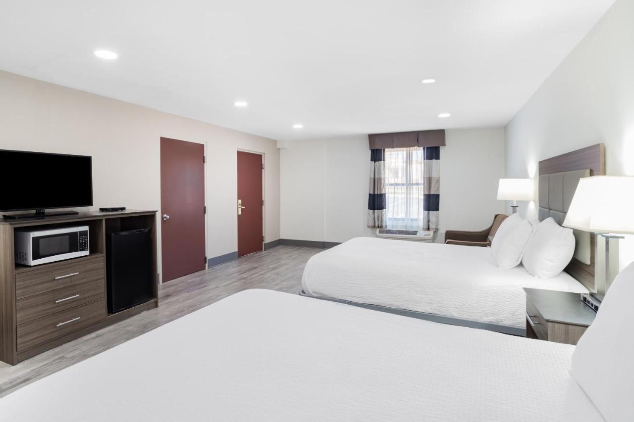 Hotel Ramada By Wyndham 2*